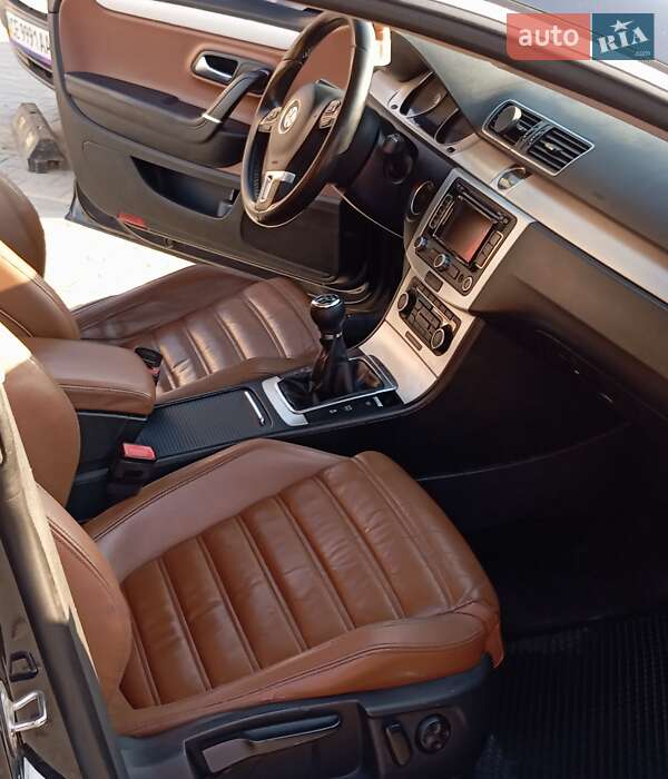 Купе Volkswagen CC / Passat CC 2011 в Чернівцях