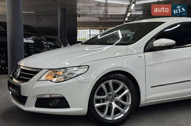 Купе Volkswagen CC / Passat CC 2011 в 