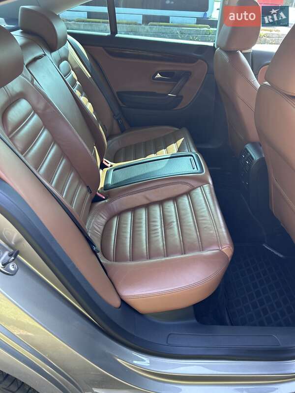 Купе Volkswagen CC / Passat CC 2009 в Киеве