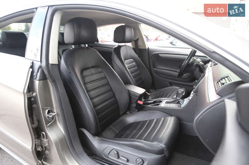 Купе Volkswagen CC / Passat CC 2012 в Києві