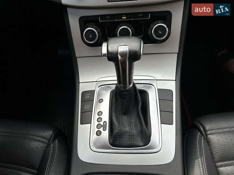 Купе Volkswagen CC / Passat CC 2010 в Тернополе