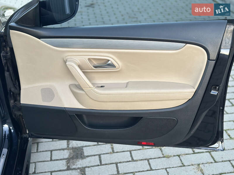 Купе Volkswagen CC / Passat CC 2013 в Ужгороде