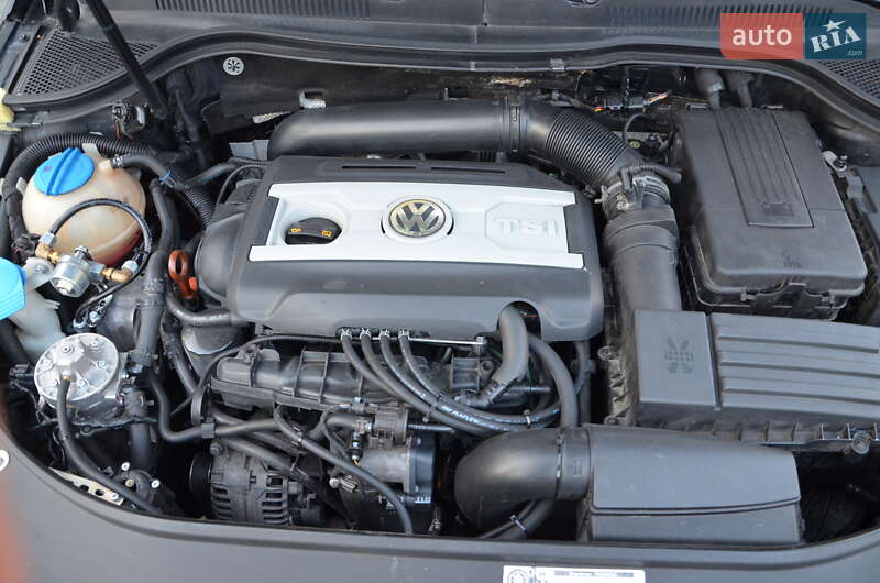 Купе Volkswagen CC / Passat CC 2010 в Киеве