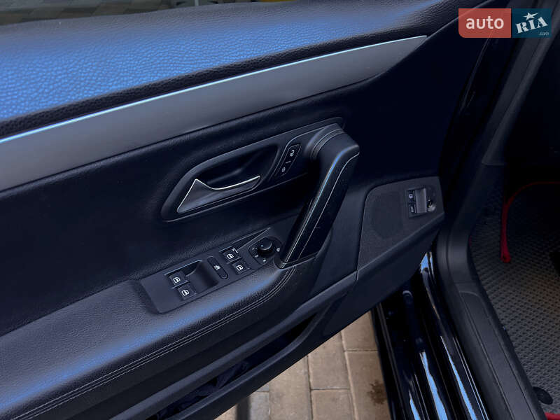 Купе Volkswagen CC / Passat CC 2010 в Киеве