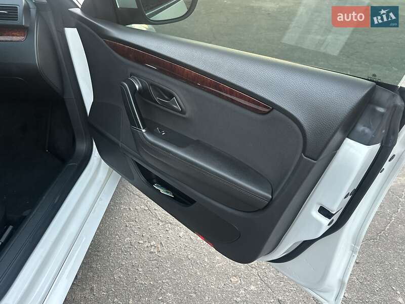 Купе Volkswagen CC / Passat CC 2010 в Сумах
