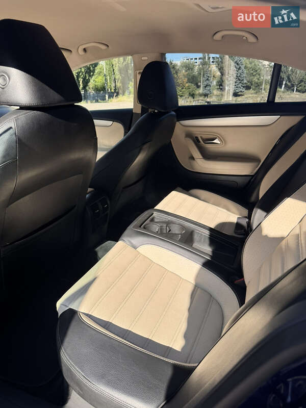Купе Volkswagen CC / Passat CC 2010 в Києві