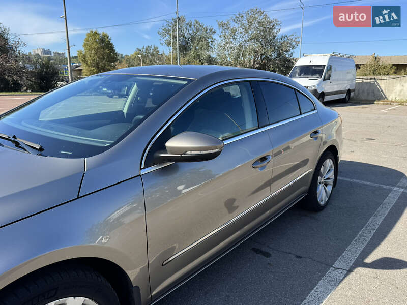 Купе Volkswagen CC / Passat CC 2011 в Киеве
