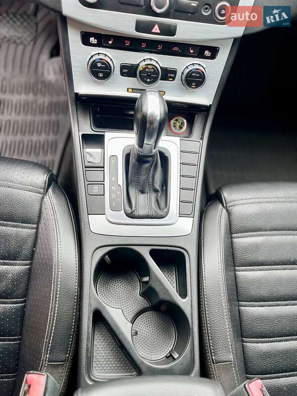 Купе Volkswagen CC / Passat CC 2012 в Черновцах