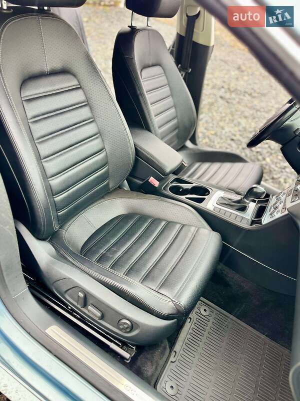 Купе Volkswagen CC / Passat CC 2012 в Черновцах