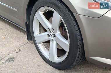 Купе Volkswagen CC / Passat CC 2011 в 