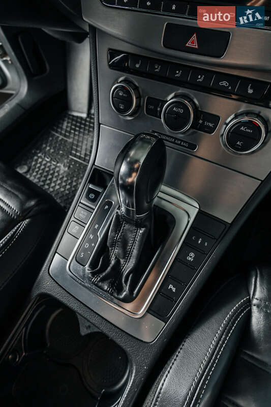 Купе Volkswagen CC / Passat CC 2012 в Черновцах