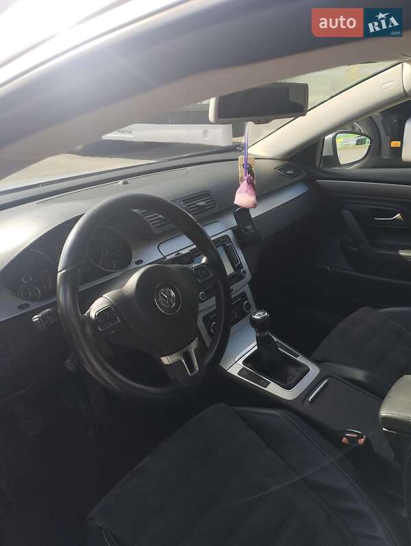 Купе Volkswagen CC / Passat CC 2010 в Яворові