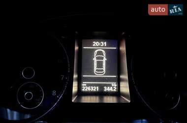 Купе Volkswagen CC / Passat CC 2011 в 