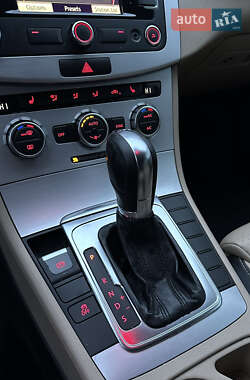 Купе Volkswagen CC / Passat CC 2012 в 