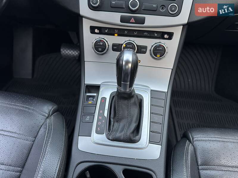 Купе Volkswagen CC / Passat CC 2013 в Києві