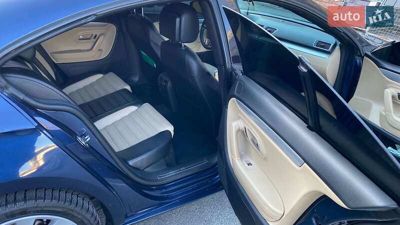 Купе Volkswagen CC / Passat CC 2013 в Киеве
