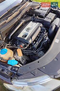 Купе Volkswagen CC / Passat CC 2011 в 