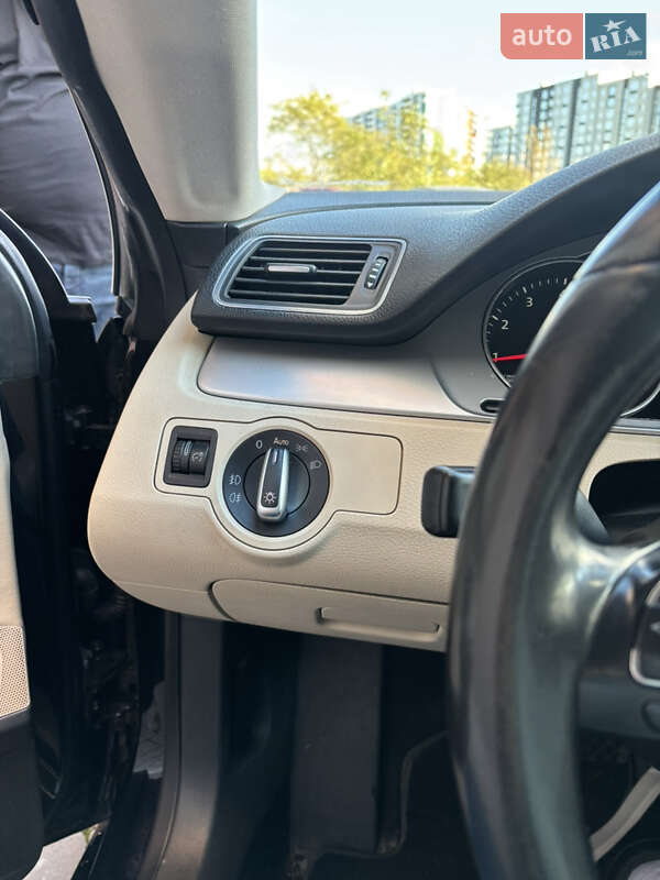 Купе Volkswagen CC / Passat CC 2011 в Львове