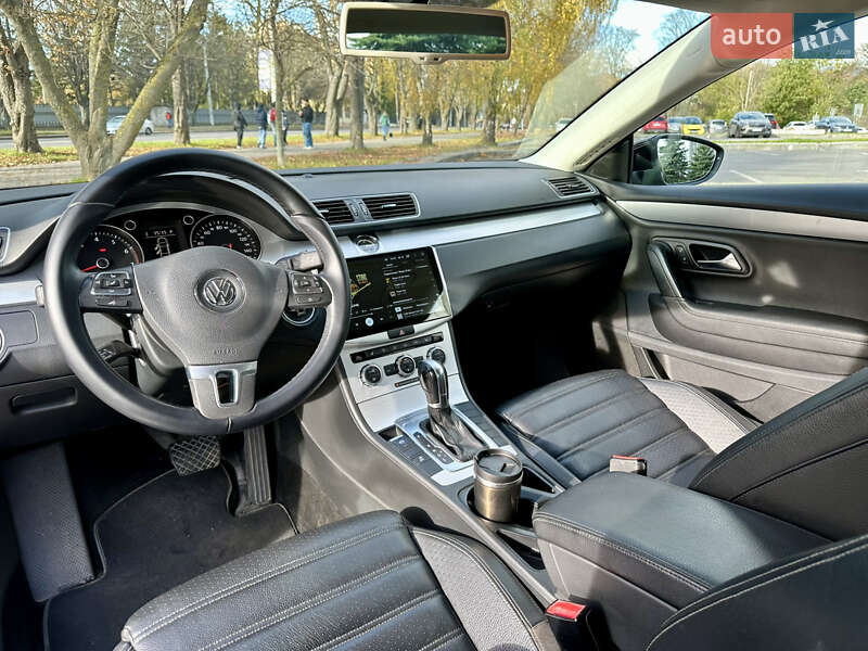 Купе Volkswagen CC / Passat CC 2013 в Львові