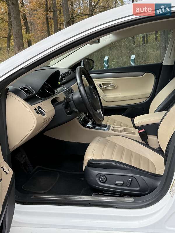 Купе Volkswagen CC / Passat CC 2012 в Києві