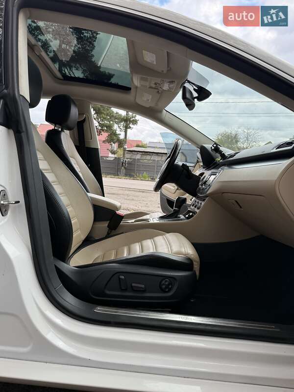 Купе Volkswagen CC / Passat CC 2012 в Києві