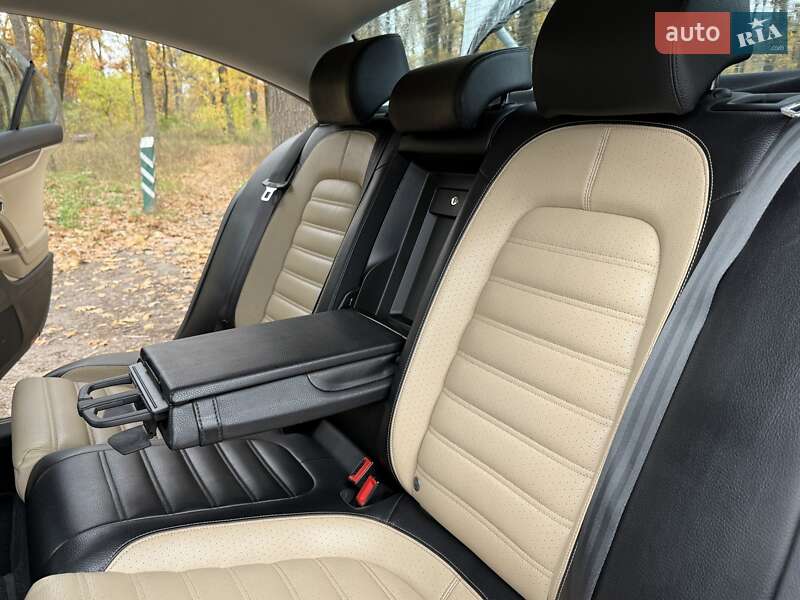 Купе Volkswagen CC / Passat CC 2012 в Києві