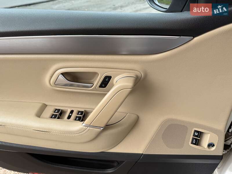 Купе Volkswagen CC / Passat CC 2012 в Києві