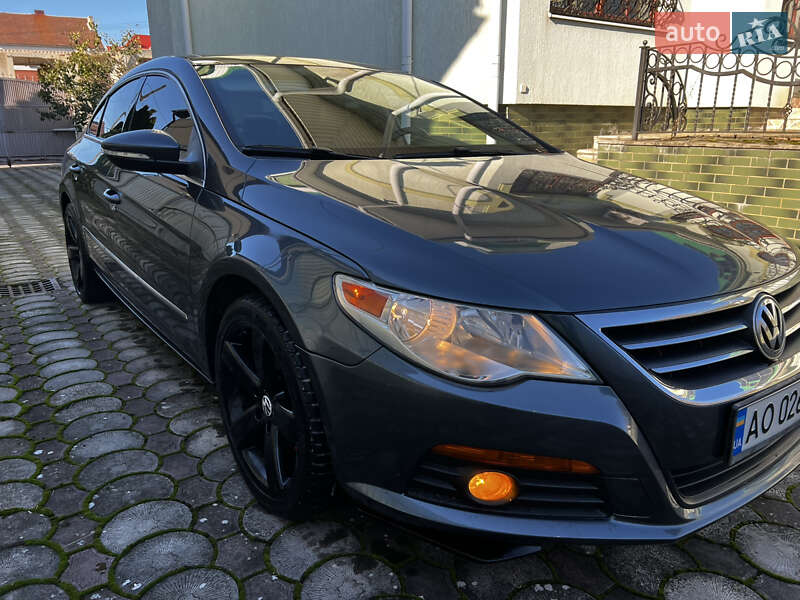 Купе Volkswagen CC / Passat CC 2010 в Ужгороді