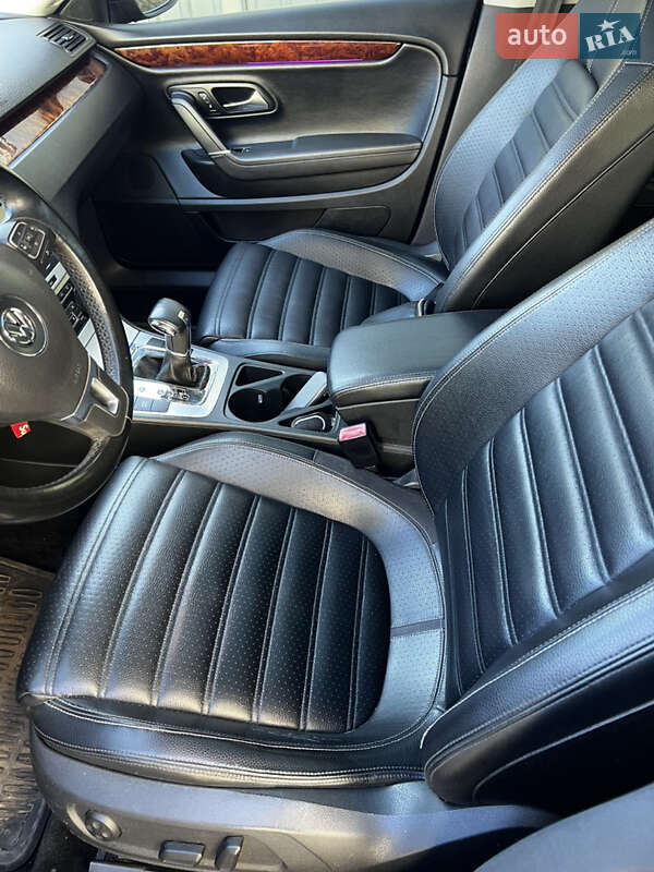 Купе Volkswagen CC / Passat CC 2010 в Ужгороді