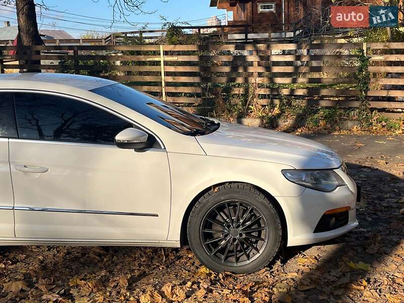Купе Volkswagen CC / Passat CC 2009 в Києві