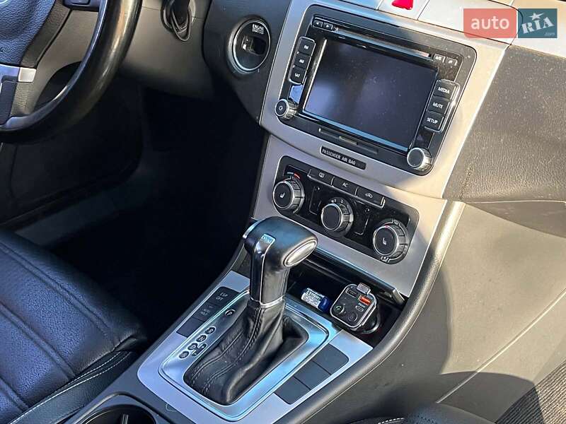 Купе Volkswagen CC / Passat CC 2009 в Києві