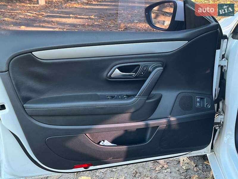 Купе Volkswagen CC / Passat CC 2009 в Києві