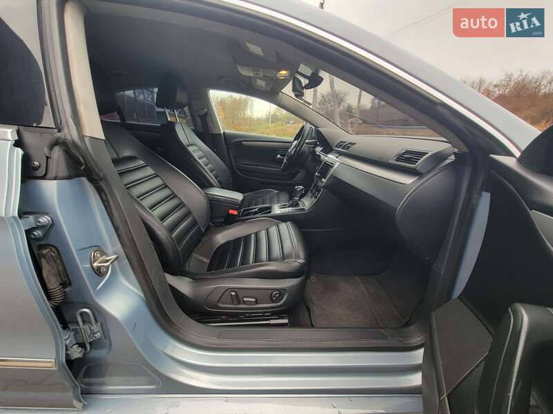Купе Volkswagen CC / Passat CC 2011 в Дублянах