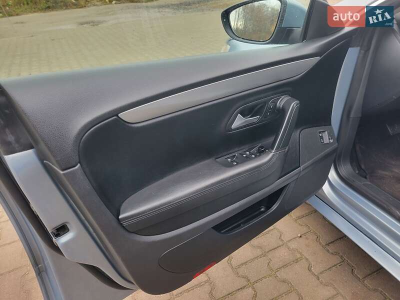 Купе Volkswagen CC / Passat CC 2011 в Дублянах