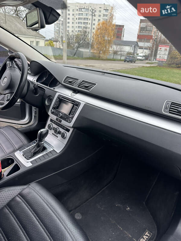 Купе Volkswagen CC / Passat CC 2012 в Києві