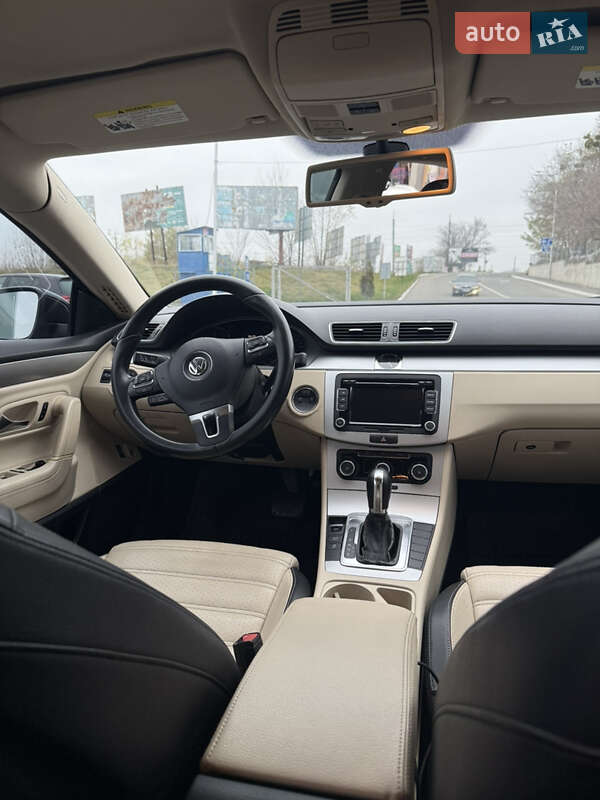 Купе Volkswagen CC / Passat CC 2011 в Киеве
