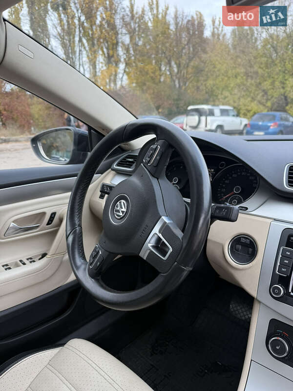 Купе Volkswagen CC / Passat CC 2011 в Киеве