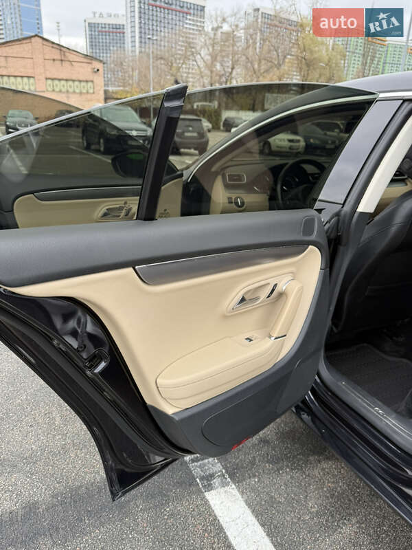 Купе Volkswagen CC / Passat CC 2012 в Киеве