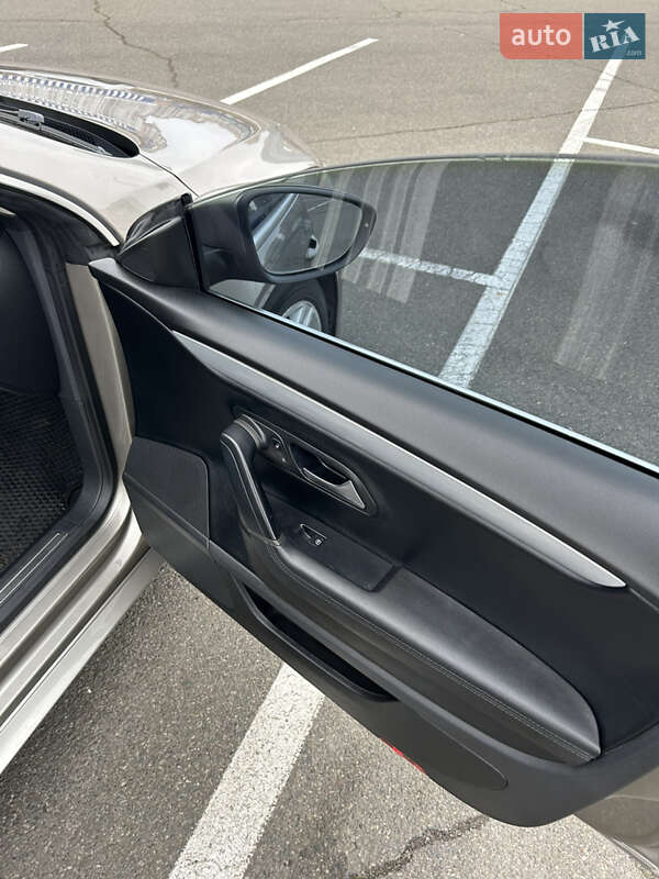 Купе Volkswagen CC / Passat CC 2012 в Києві