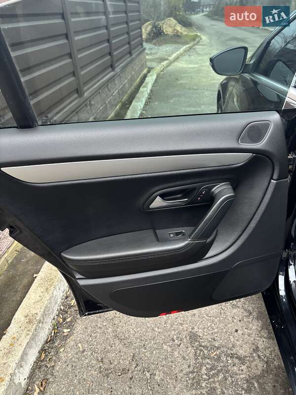 Купе Volkswagen CC / Passat CC 2011 в Киеве