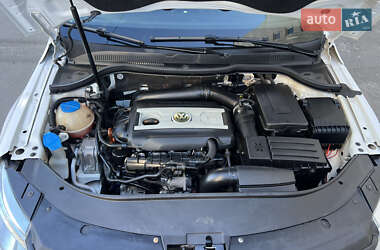 Купе Volkswagen CC / Passat CC 2010 в Львове
