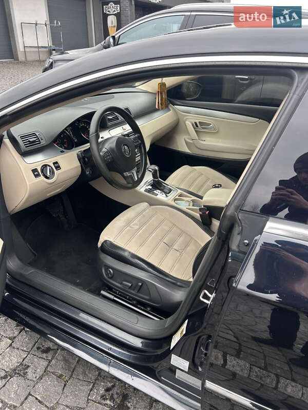 Купе Volkswagen CC / Passat CC 2010 в Иршаве
