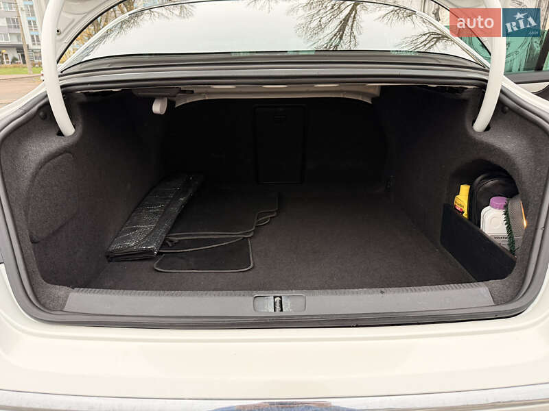 Купе Volkswagen CC / Passat CC 2010 в Киеве