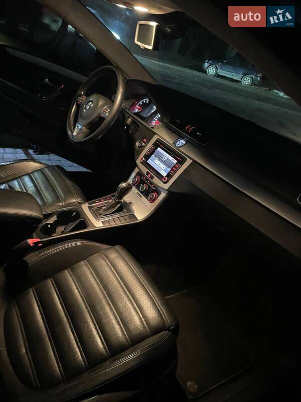 Купе Volkswagen CC / Passat CC 2011 в Львове