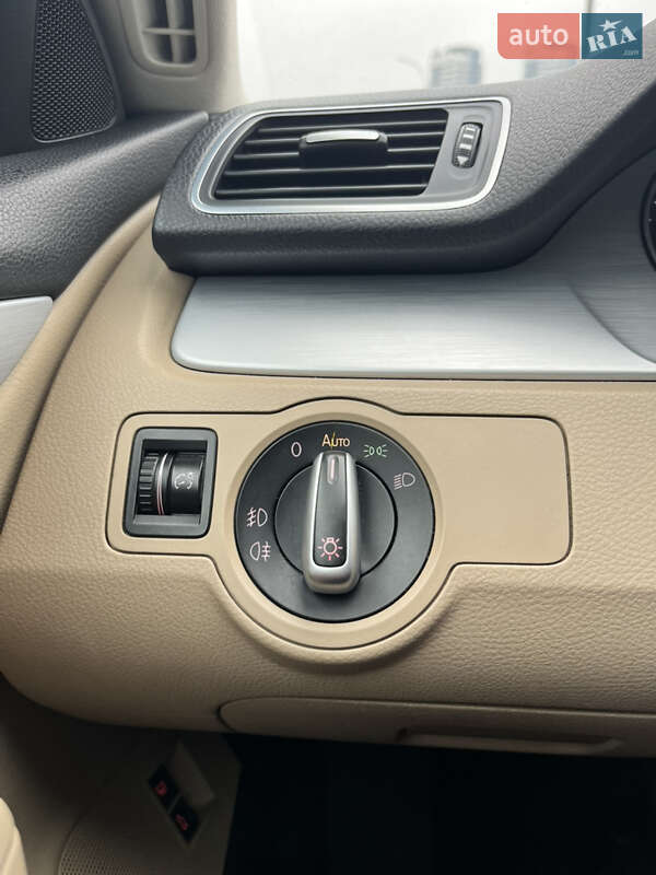 Купе Volkswagen CC / Passat CC 2012 в Києві