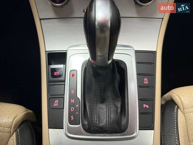 Купе Volkswagen CC / Passat CC 2015 в Киеве