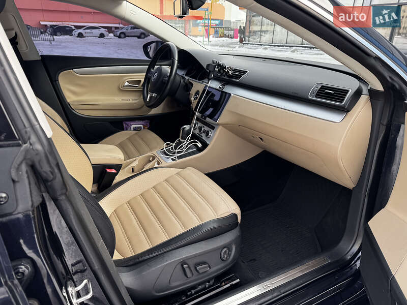 Купе Volkswagen CC / Passat CC 2012 в Киеве