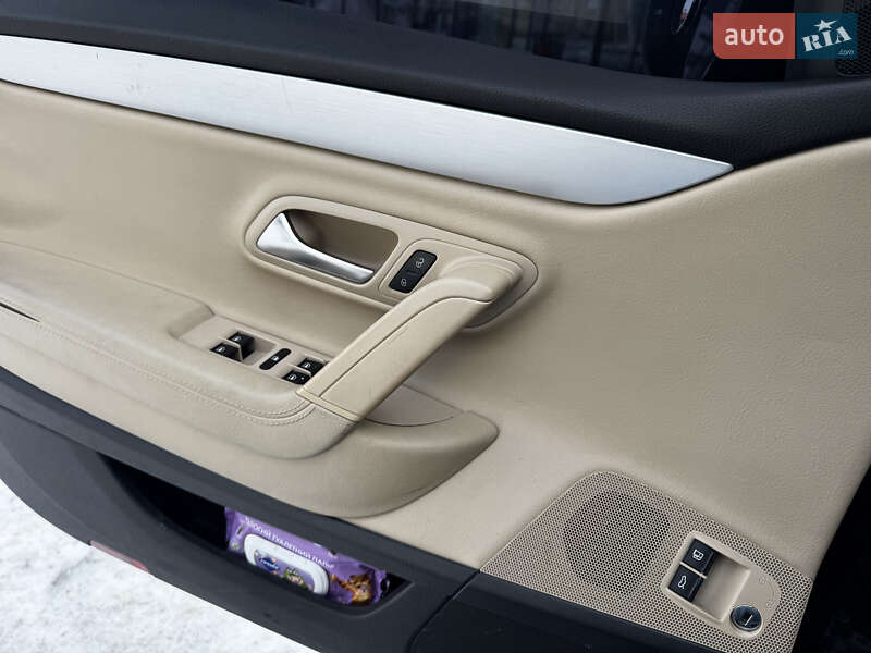 Купе Volkswagen CC / Passat CC 2012 в Киеве