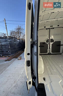 Грузовой фургон Volkswagen Crafter 2023 в 