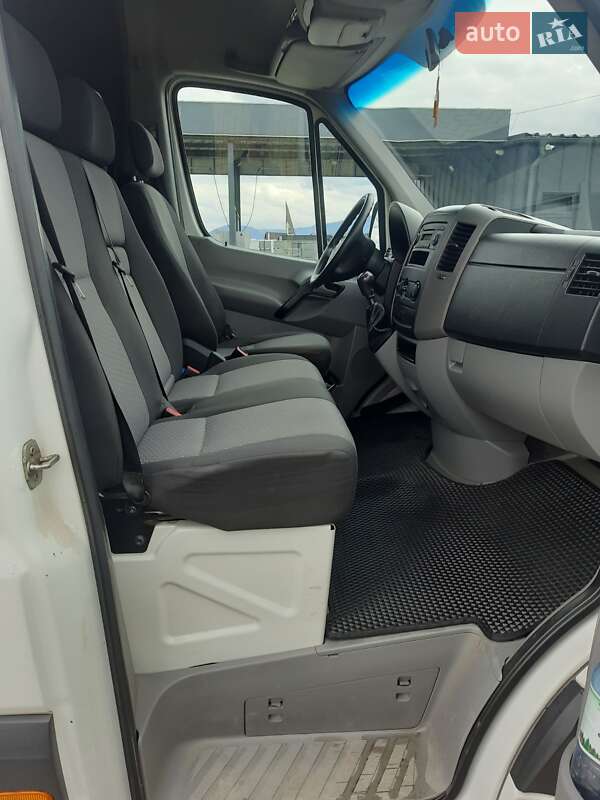Микроавтобус Volkswagen Crafter 2011 в Тячеве